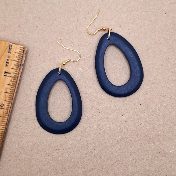 Navy blue wood earings hollowed egg  shape design - Picture 1 of 4